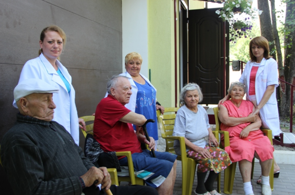 В доме престарелых