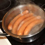 сосиски варятся