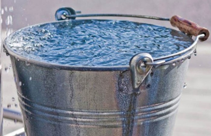 В чому і як зберігати воду з-під крана довгий час