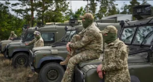 військові