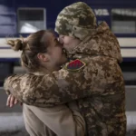 Військовий з дівчиною