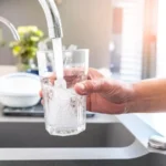 Вода у стакані