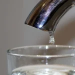 вода