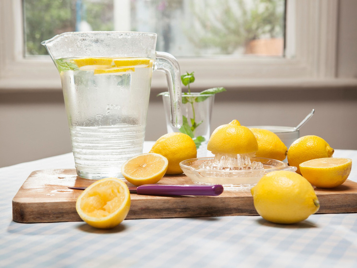 Пить воду с лимоном