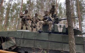 военные на боевом задании