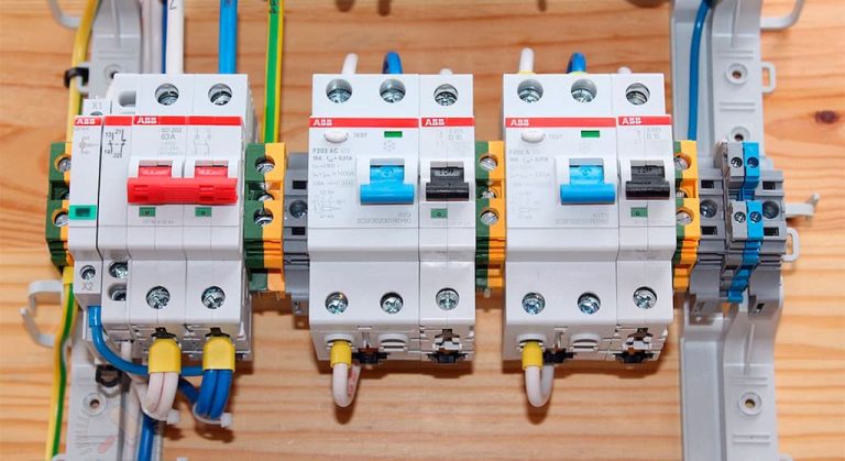 автоматичні вимикачі для захисту домашніх мереж