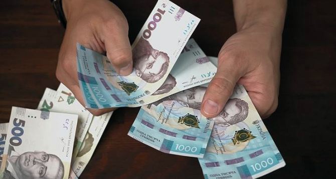 По 2220 гривен в течение трех месяцев: в одной из областей начался прием заявок на денежную помощь