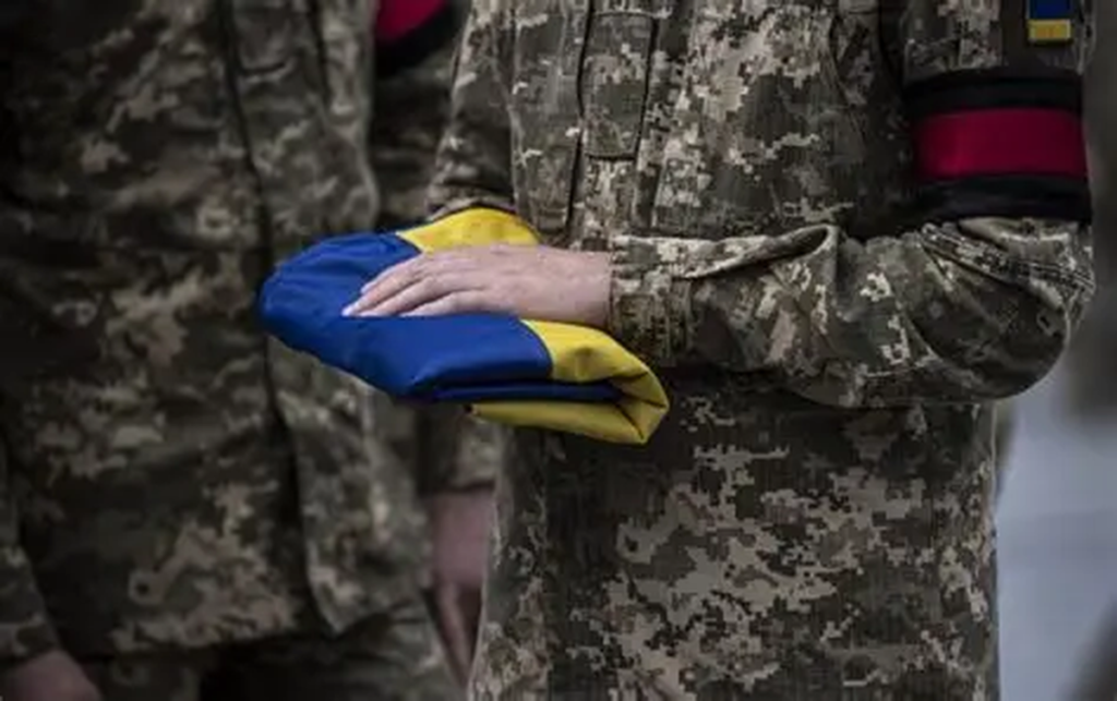військові