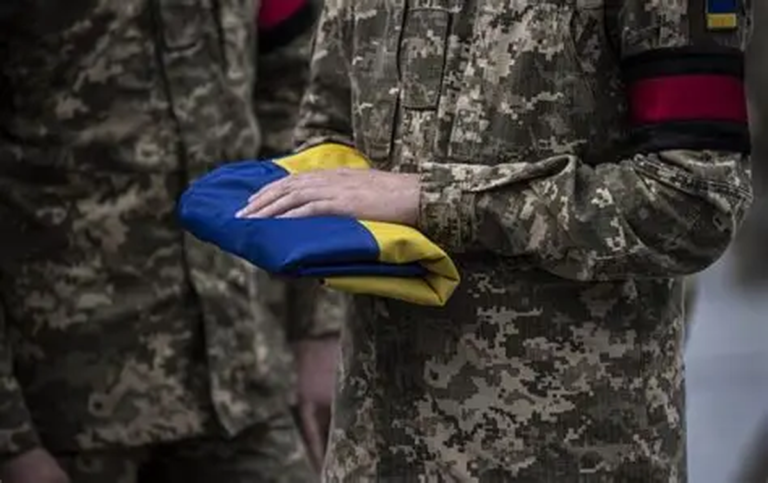 військові