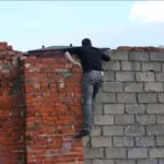 высокий забор