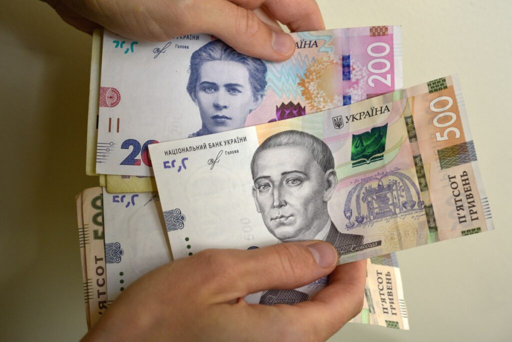Деньги в руках