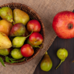 яблука, груші і гранат