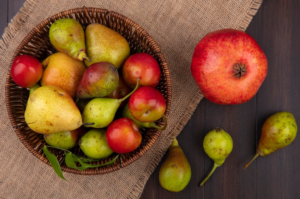 яблука, груші і гранат