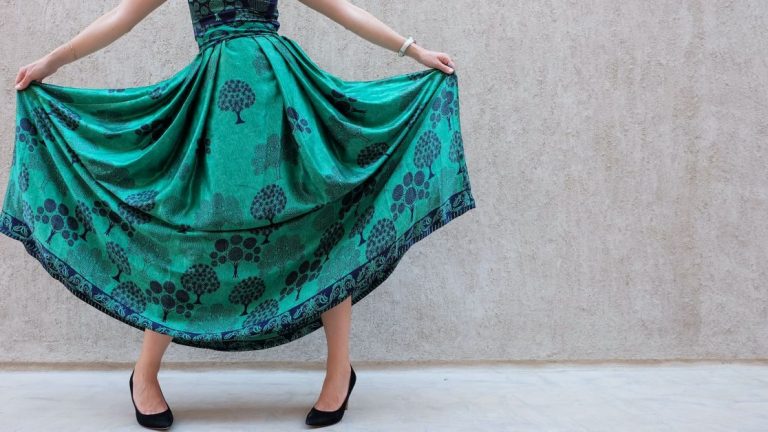 «Яблоко» и «песочные часы»: как юбка поможет скрыть недостатки фигуры и подчеркнуть достоинства