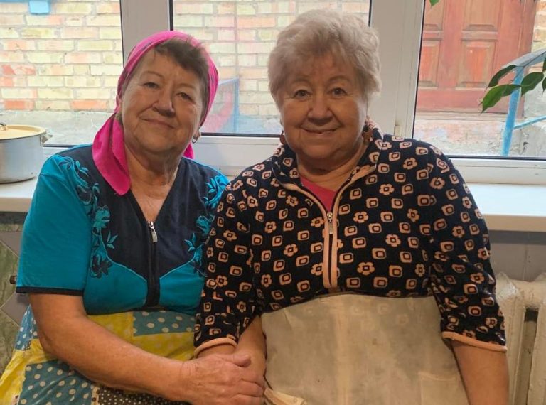 Наши люди: «Нужно жить и работать на Победу»: как сестры-близнецы помогают ВСУ
