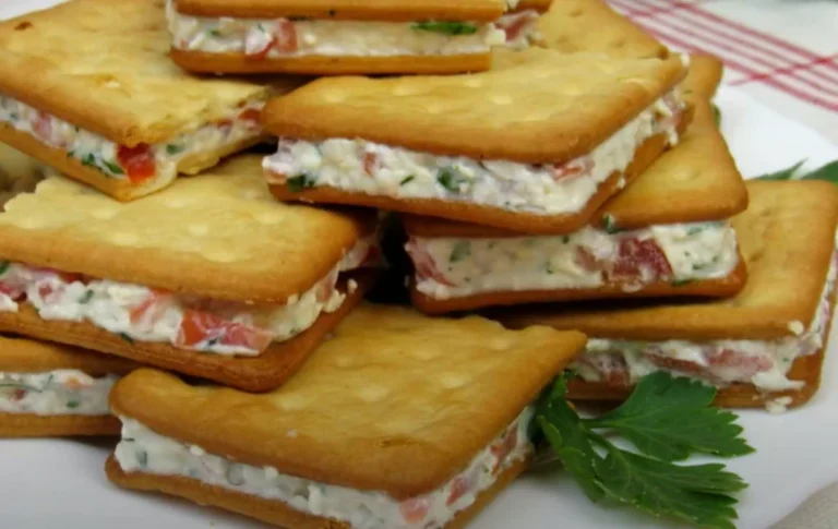 новогодняя закуска из крекеров