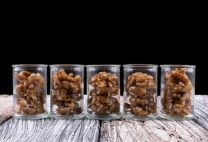 замачивать орехи