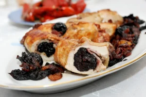 курица со сливами