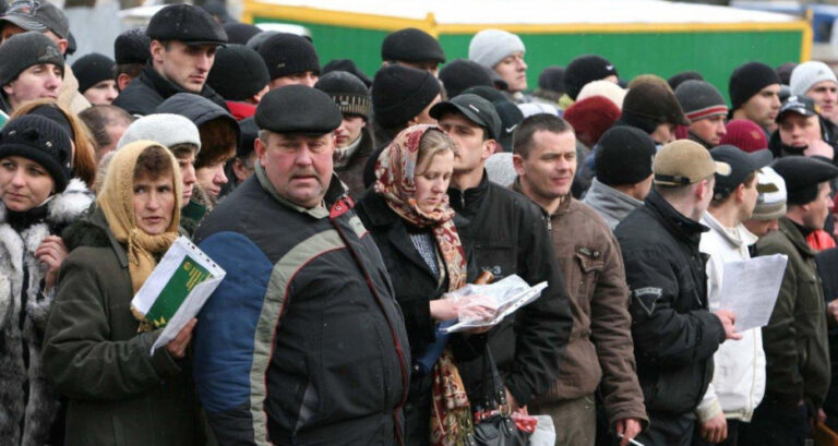 Сколько украинцев работают за границей