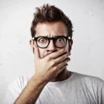 Здивований чоловік