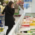 Жінка в магазині