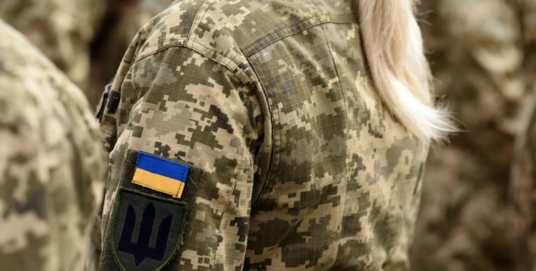 женщина военная