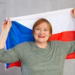 Жінка з чеським прапором