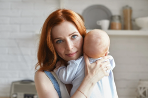 жінка з дитиною