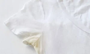 жовті плями на одязі