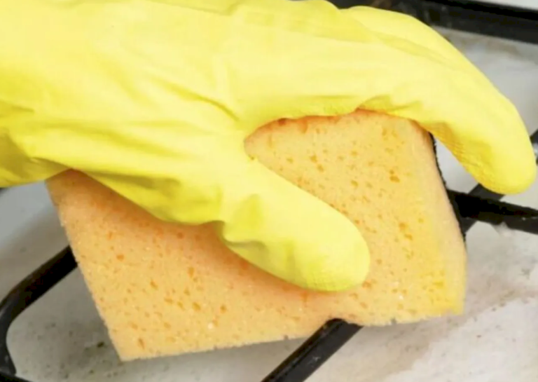 жир на решетке плиты