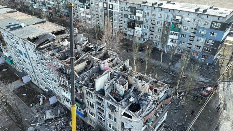 зруйнований будинок